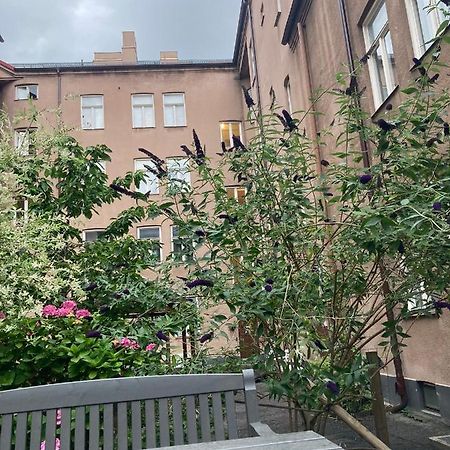Rum Med Eget Badrum Och Stort, Delat Koek,Centralt I Malmoe A Room In An Apartment, Own Bathroom And Kitchen Shared With A Family Dış mekan fotoğraf