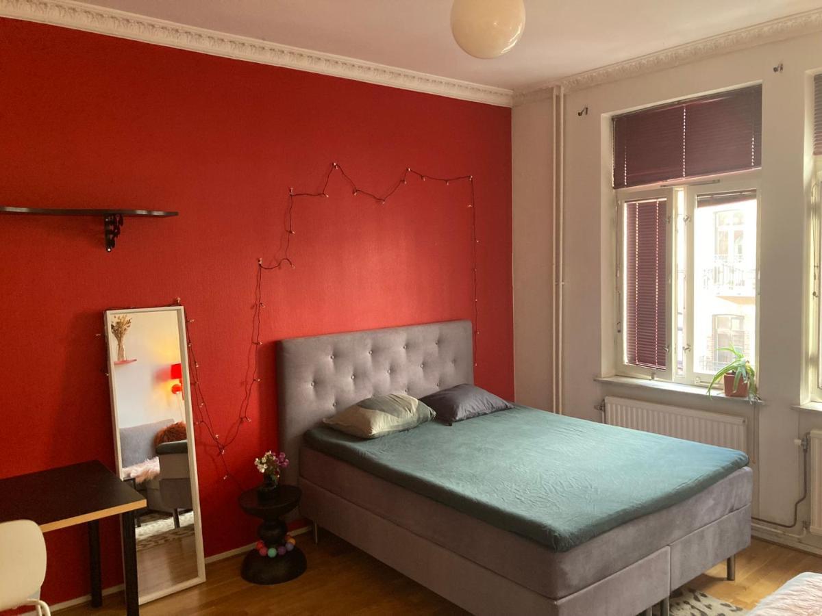 Rum Med Eget Badrum Och Stort, Delat Koek,Centralt I Malmoe A Room In An Apartment, Own Bathroom And Kitchen Shared With A Family Dış mekan fotoğraf