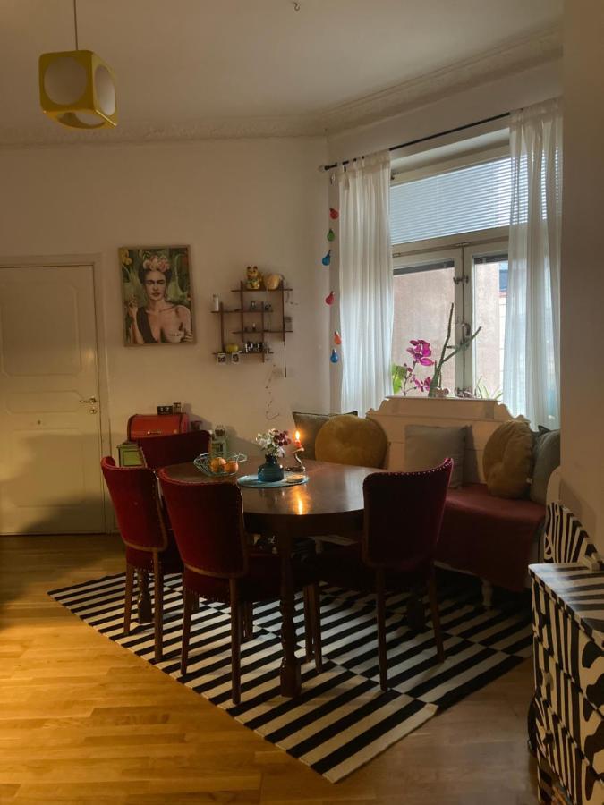 Rum Med Eget Badrum Och Stort, Delat Koek,Centralt I Malmoe A Room In An Apartment, Own Bathroom And Kitchen Shared With A Family Dış mekan fotoğraf