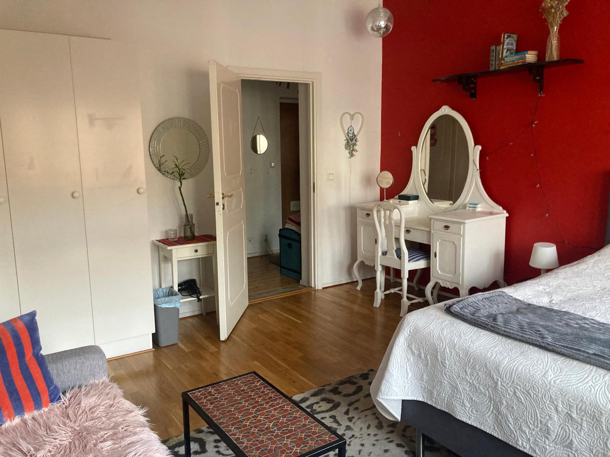 Rum Med Eget Badrum Och Stort, Delat Koek,Centralt I Malmoe A Room In An Apartment, Own Bathroom And Kitchen Shared With A Family Dış mekan fotoğraf