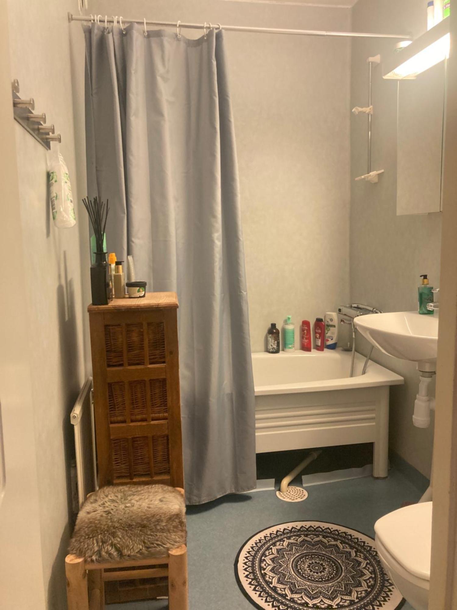 Rum Med Eget Badrum Och Stort, Delat Koek,Centralt I Malmoe A Room In An Apartment, Own Bathroom And Kitchen Shared With A Family Dış mekan fotoğraf